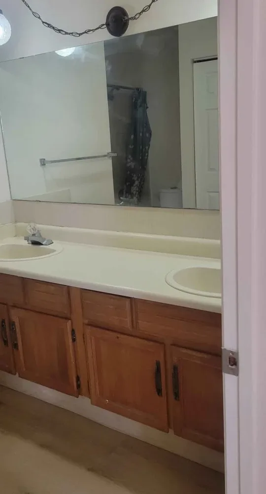 Room For rent image indicator(8)