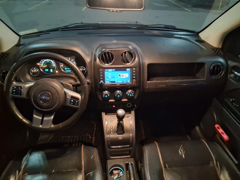 Jeep Compass SUV - Brown image indicator(5)