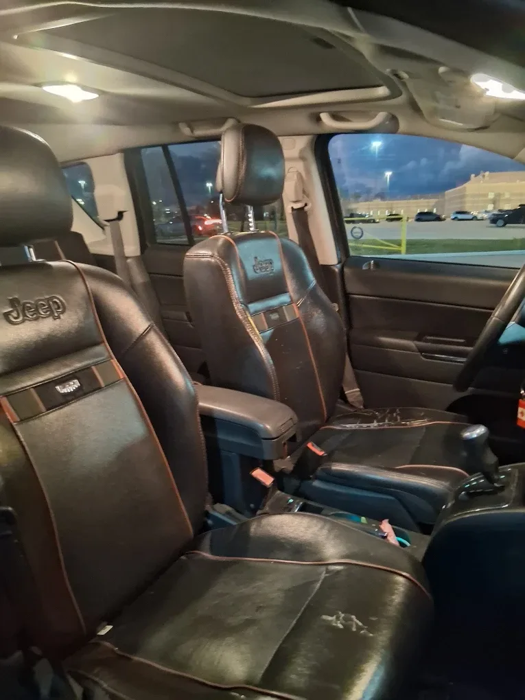 Jeep Compass SUV - Brown image indicator(6)