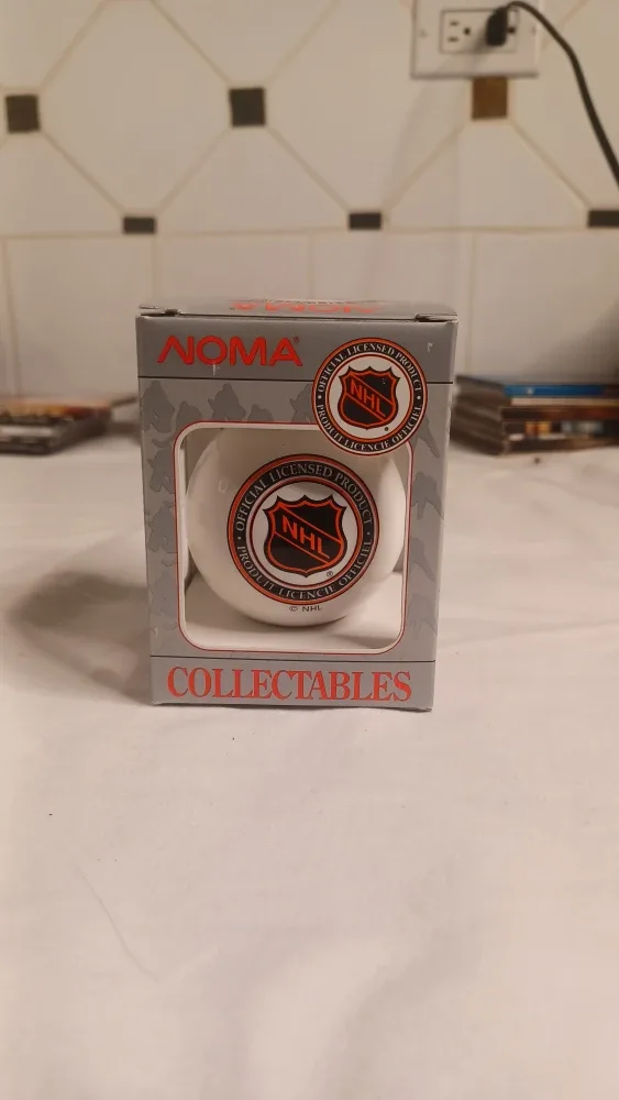 Noma Toronto Maple Leafs NHL Collectible Christmas ornament image indicator(2)