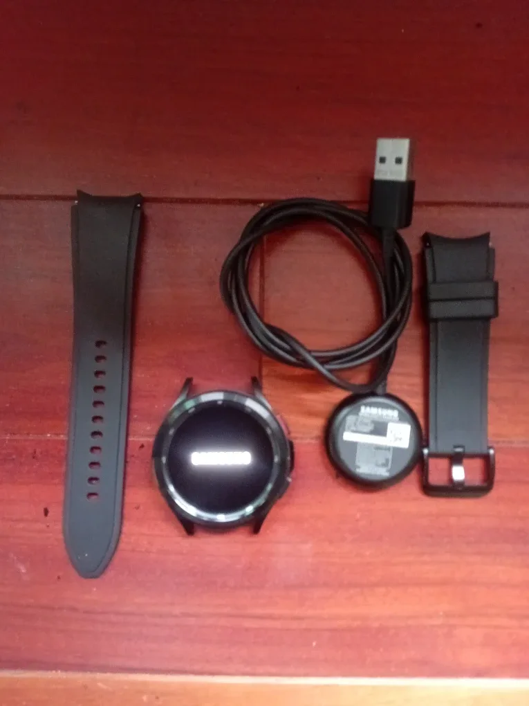 Samsung Galaxy Watch 4 - Black