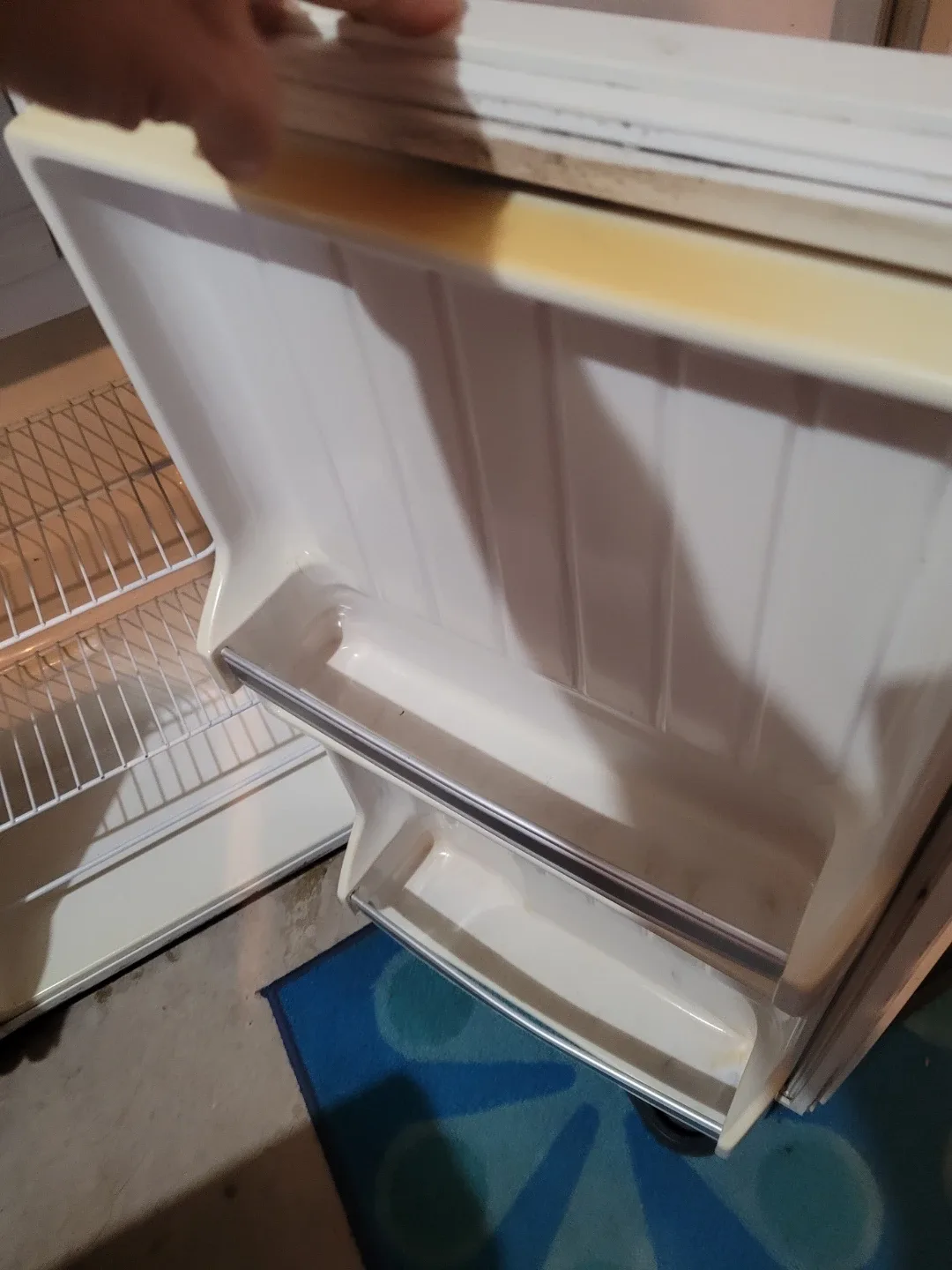 GE Compact Refrigerator image indicator(3)