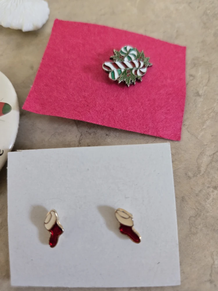 Christmas Themed Pins and Earrings - photo 2