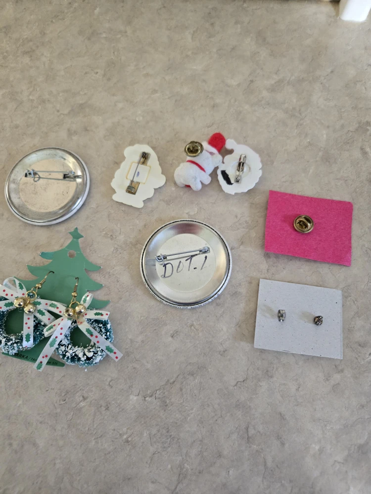 Christmas Themed Pins and Earrings - photo 5