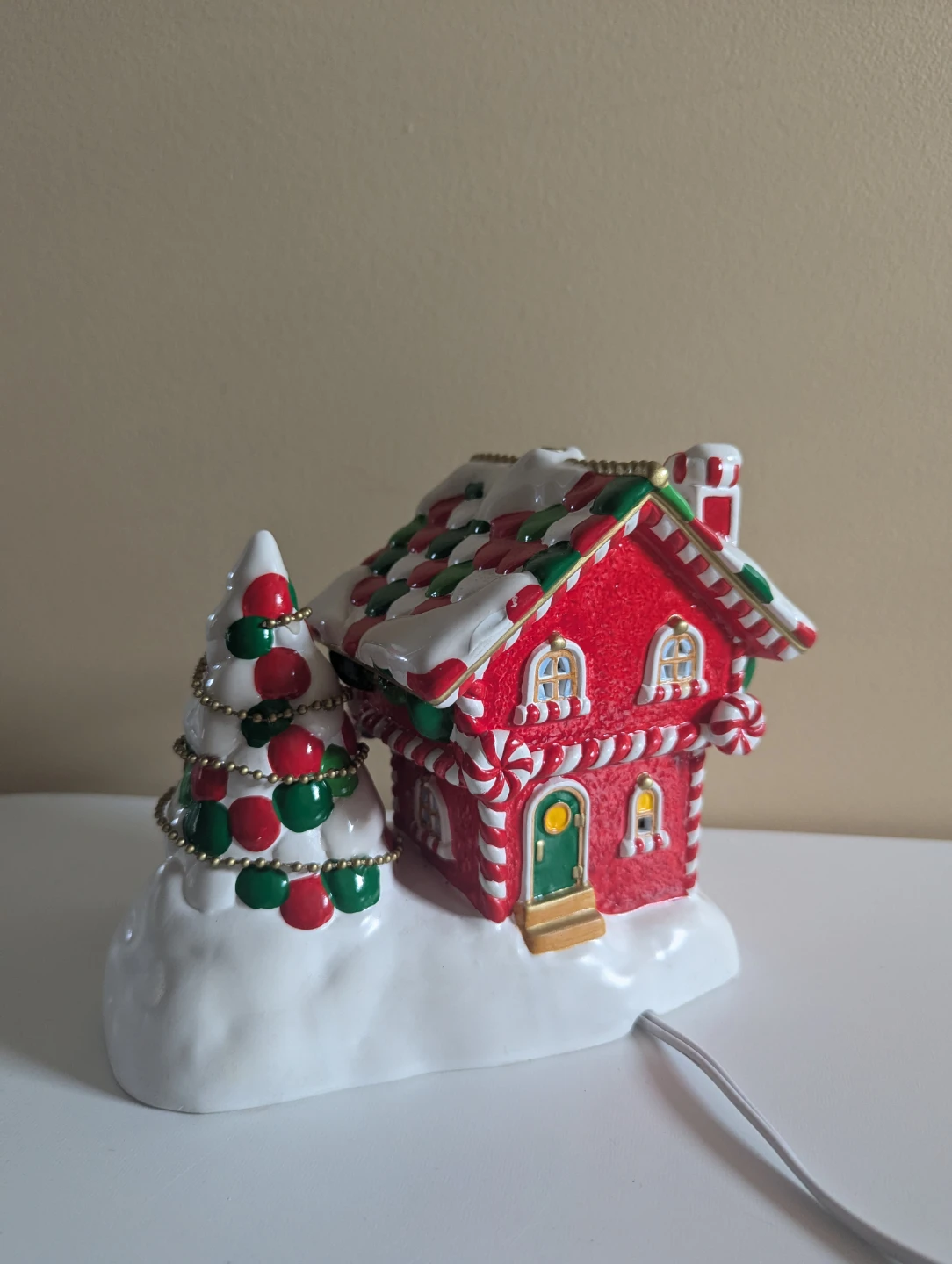 M&Ms CERAMIC LIGHT UP VINTAGE CHRISTMAS GINGERBREAD HOUSE - photo 3