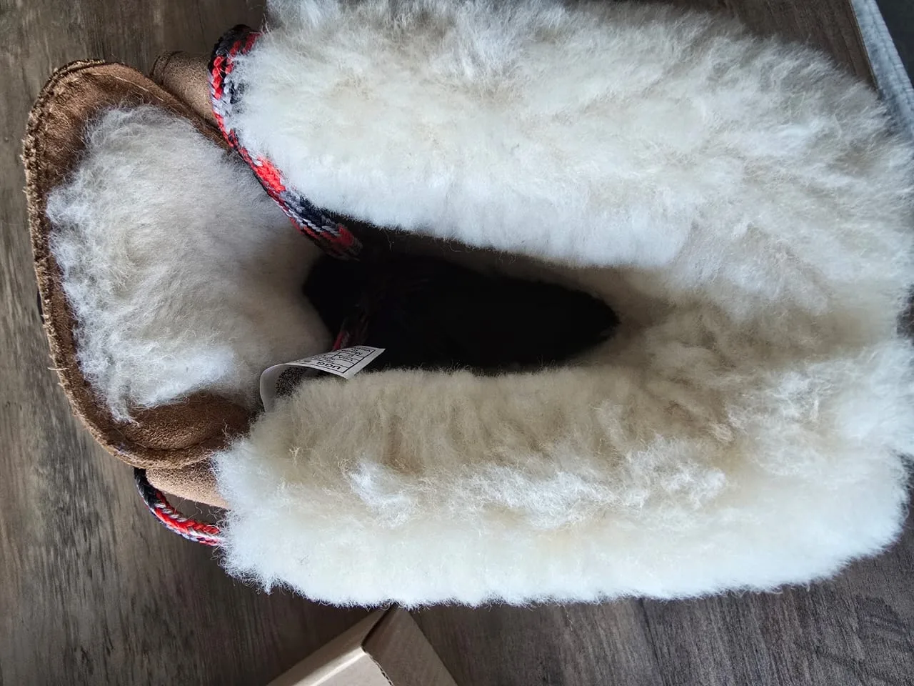 UGG Ridge Mini Boots - Size 9 - Brand New in Box image indicator(5)