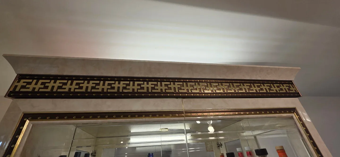 Dining Room Set. Dining Table Display Cabinet and Dining Chairs image indicator(6)