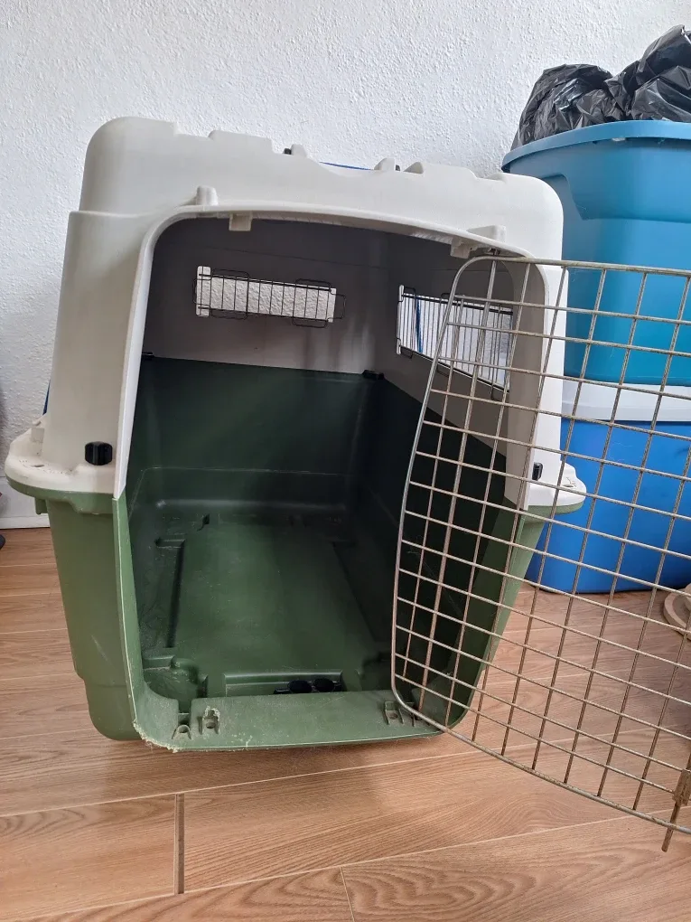 Pet Carrier Kennel - Large dog travel crate (50-70 pounds) image indicator(3)