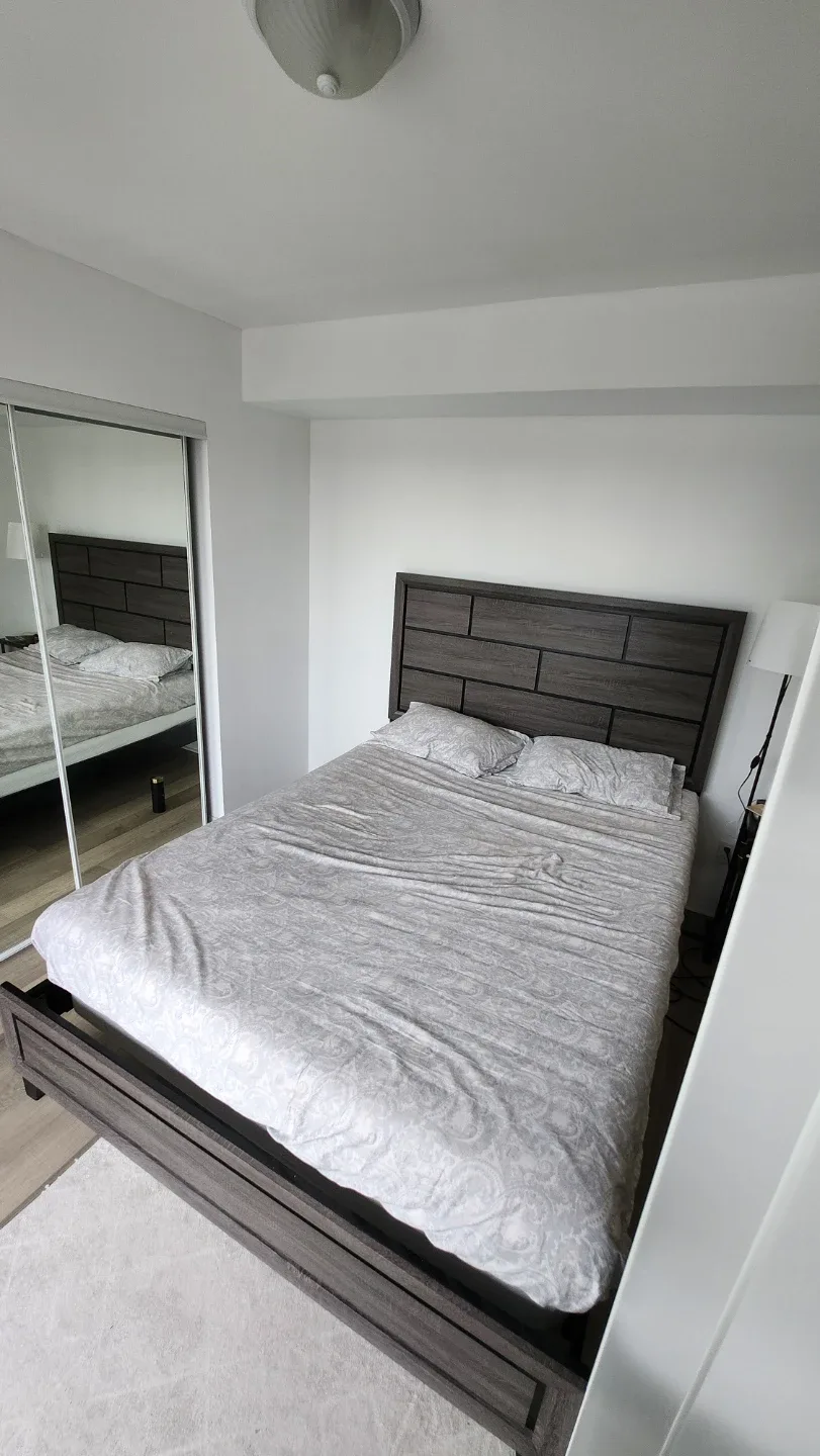 Queen Size Bed Frame for Sale – Excellent Condition image indicator(3)