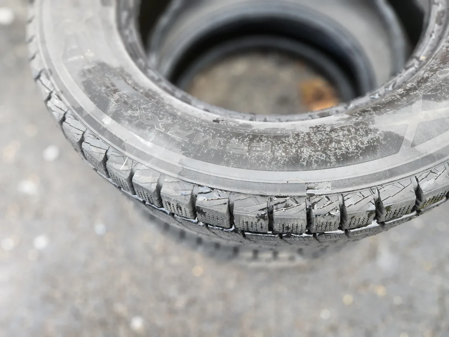 Dunlop Winter Maxx SJ8 245/65R17 Tires image indicator(6)