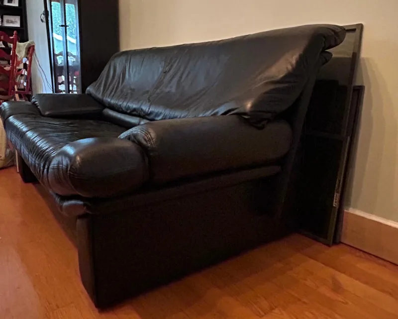 2 Black Leather Couches image indicator(8)
