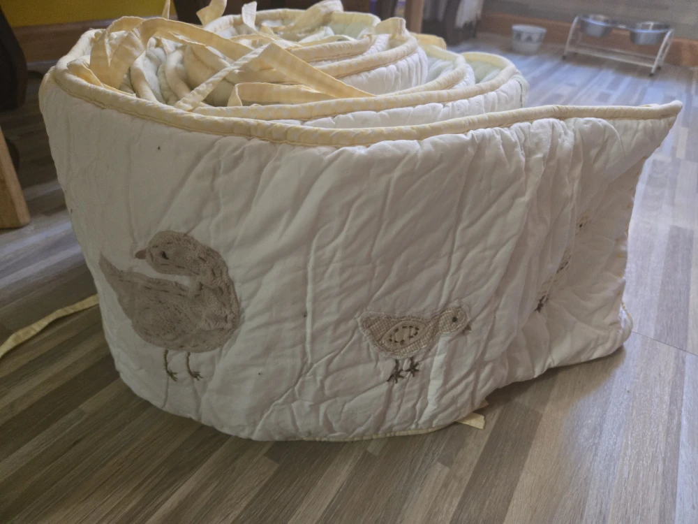 White & Yellow Baby Crib Bumper