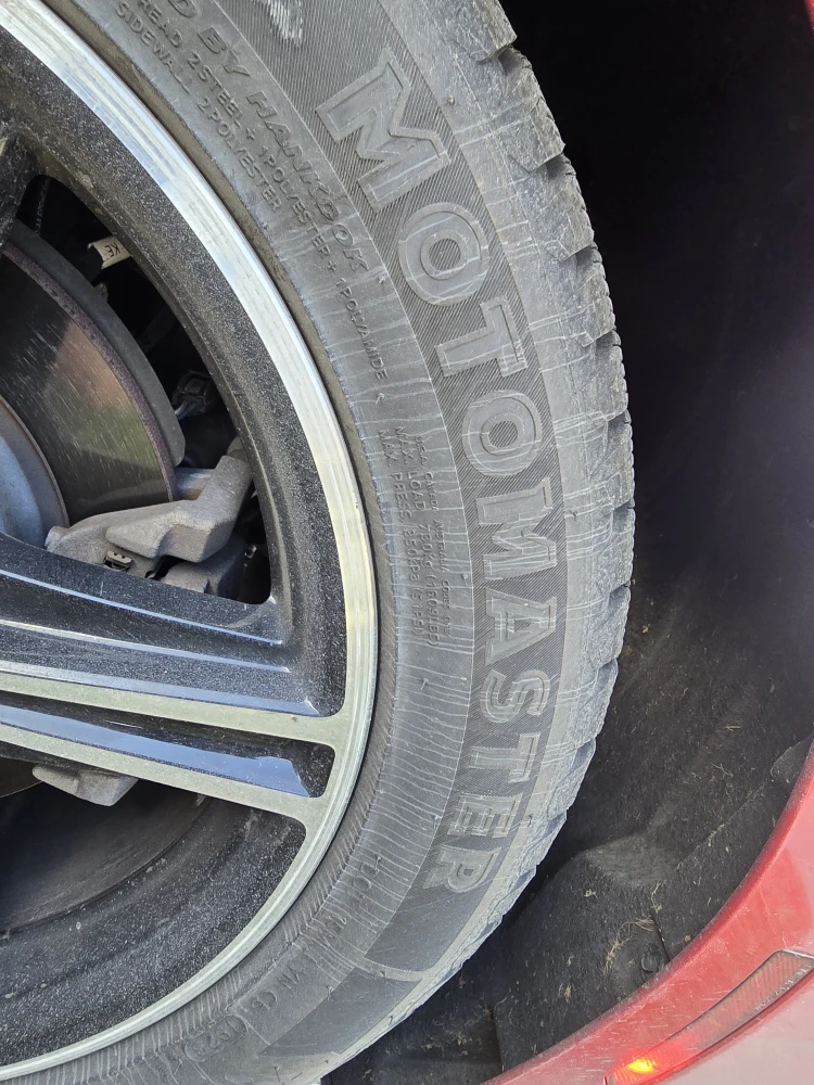 (Moving out sale)Motomaster Winter Edge Tire 235/50R18 - photo 4