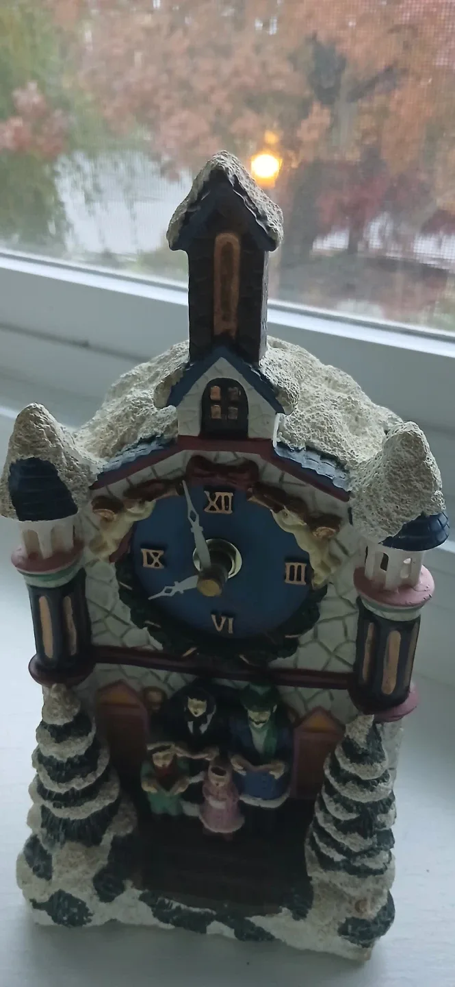 Christmas Village Clock with xmas carol image indicator(2)