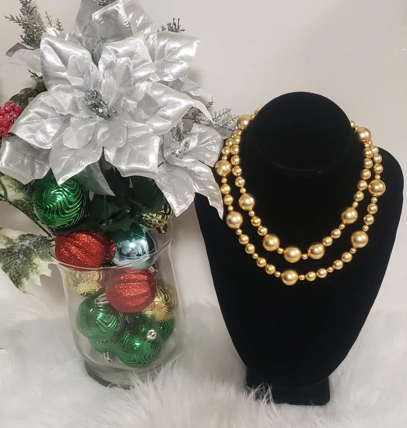 Like new Gold Tone Pearl image indicator(2)