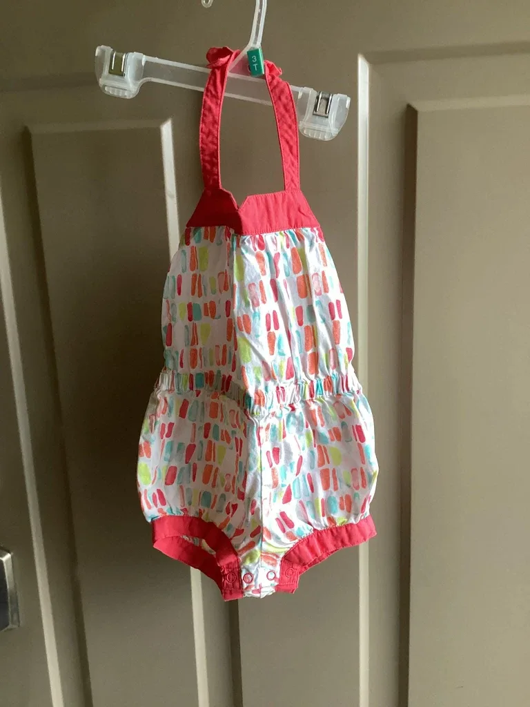 Girls sz 6 months onesies $3 each