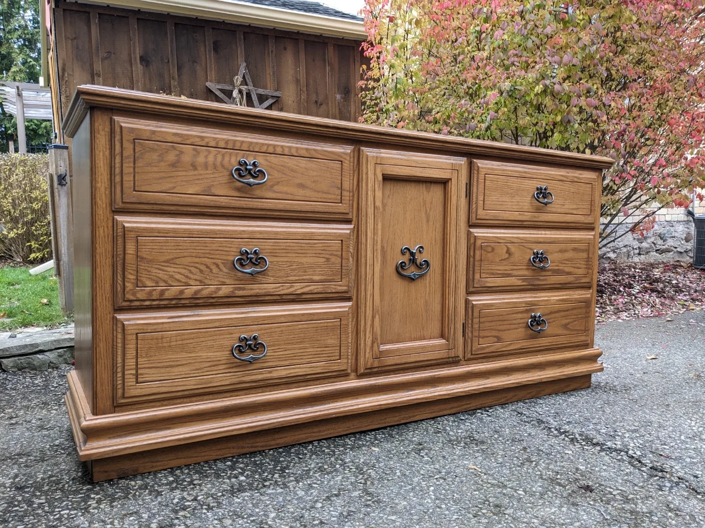 Kroehler 9 Drawer Triple Dresser in Solid Oak image indicator(2)