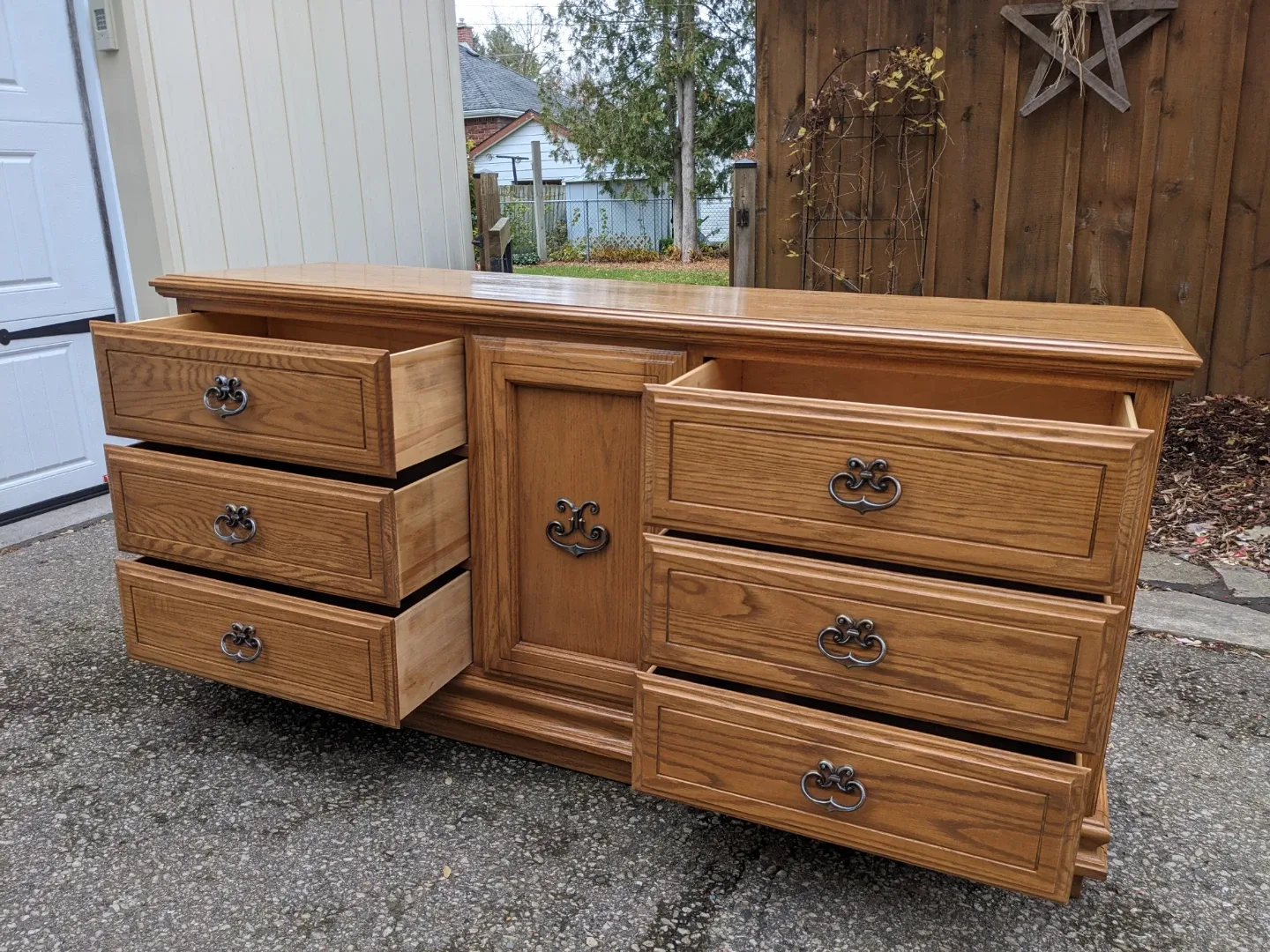 Kroehler 9 Drawer Triple Dresser in Solid Oak image indicator(6)