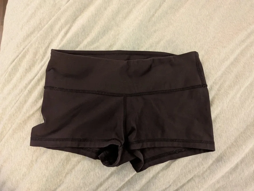 Lululemon booty short shorts image indicator(2)