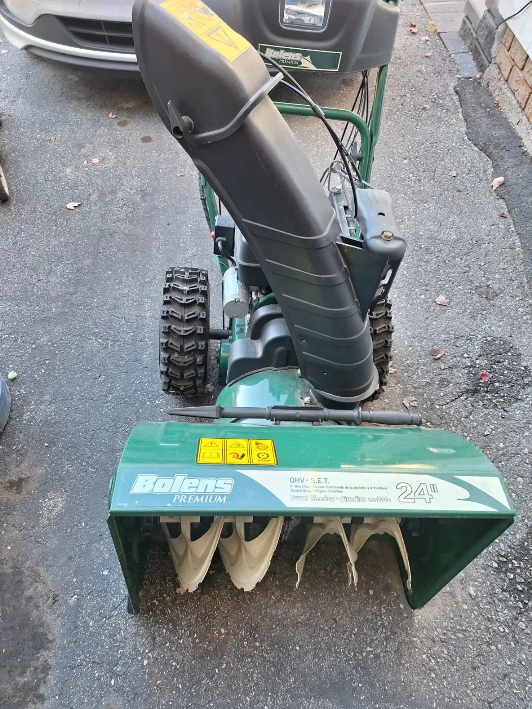 (Updated) Powerful Snow blower! For excellent price! image indicator(5)