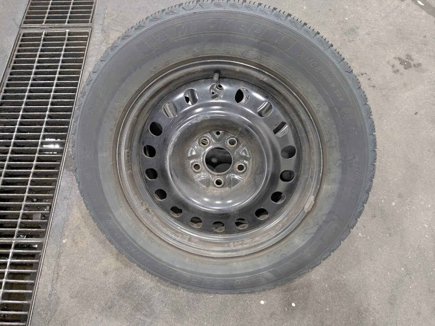 Michelin X-Ice Snow Tires 225/65R17 image indicator(7)