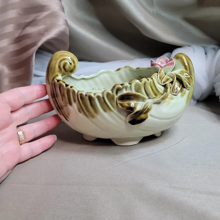 Beautiful Vintage 7" x 4 1/2" x 4" Ceramic Planter image indicator(6)