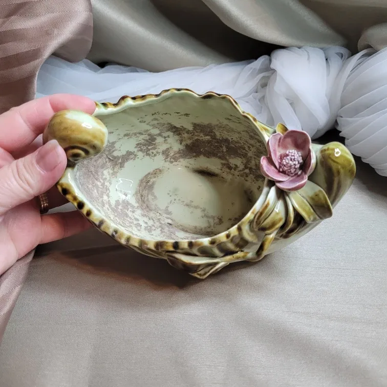 Beautiful Vintage 7" x 4 1/2" x 4" Ceramic Planter image indicator(8)