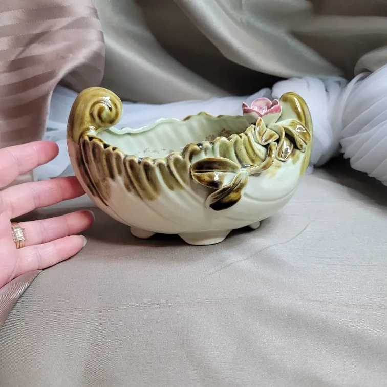 Beautiful Vintage 7" x 4 1/2" x 4" Ceramic Planter image indicator(9)