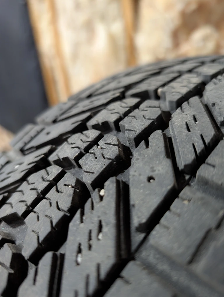 (4)-185/65R15 Winter Tires On Rims 4x114.3 Off 2009 Nissan Versa - photo 5