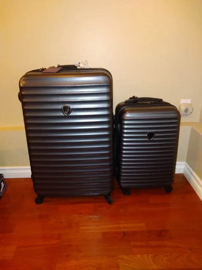 Heys Luggage Set - Black like new