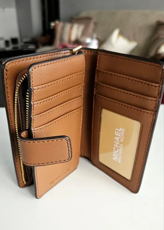 Michael Kors Trifold Wallet image indicator(2)