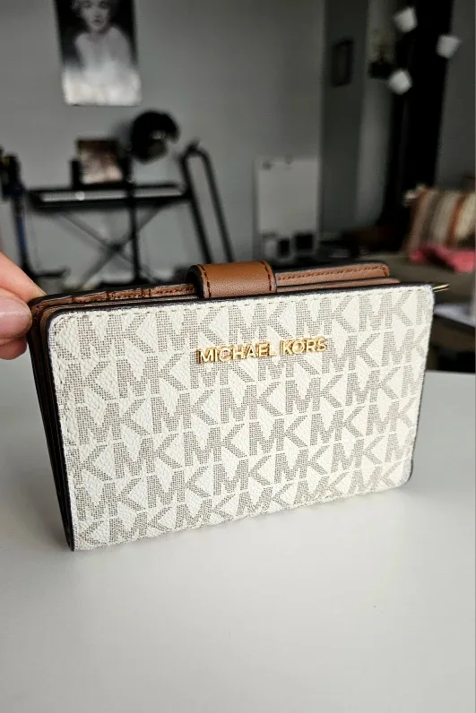 Michael Kors Trifold Wallet image indicator(4)