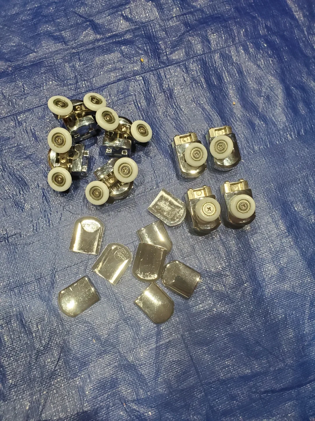 🚿 Brand New Shower Door Rollers & Caps Set – $25 image indicator(2)