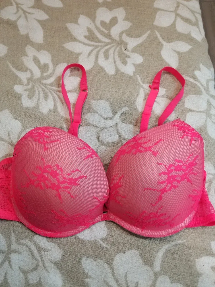 Slightly Used - La Senza Pink Lace Bra - Size 34DD