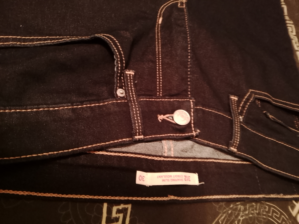Levi’s 312 Shaping Slim Women’s Jeans – Dark Wash, Size 30