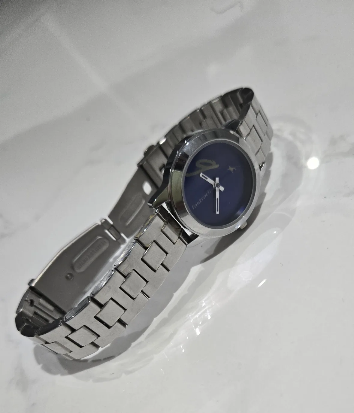 Fastrack Monochrome Analog Blue Dial Women's Watch image indicator(5)