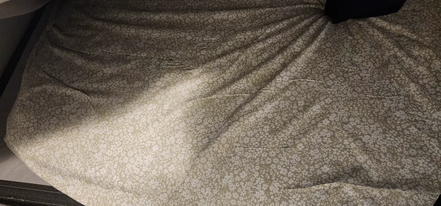 Queen floor matress image indicator(2)