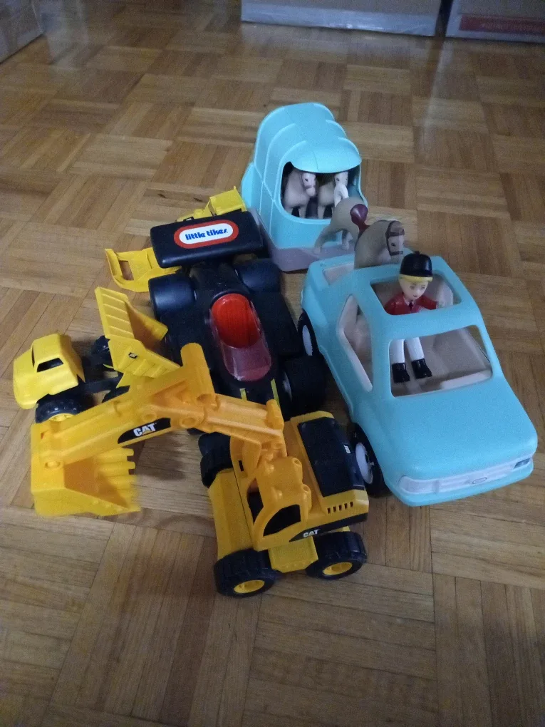 Little Tikes & CAT Toy Truck Set image indicator(2)