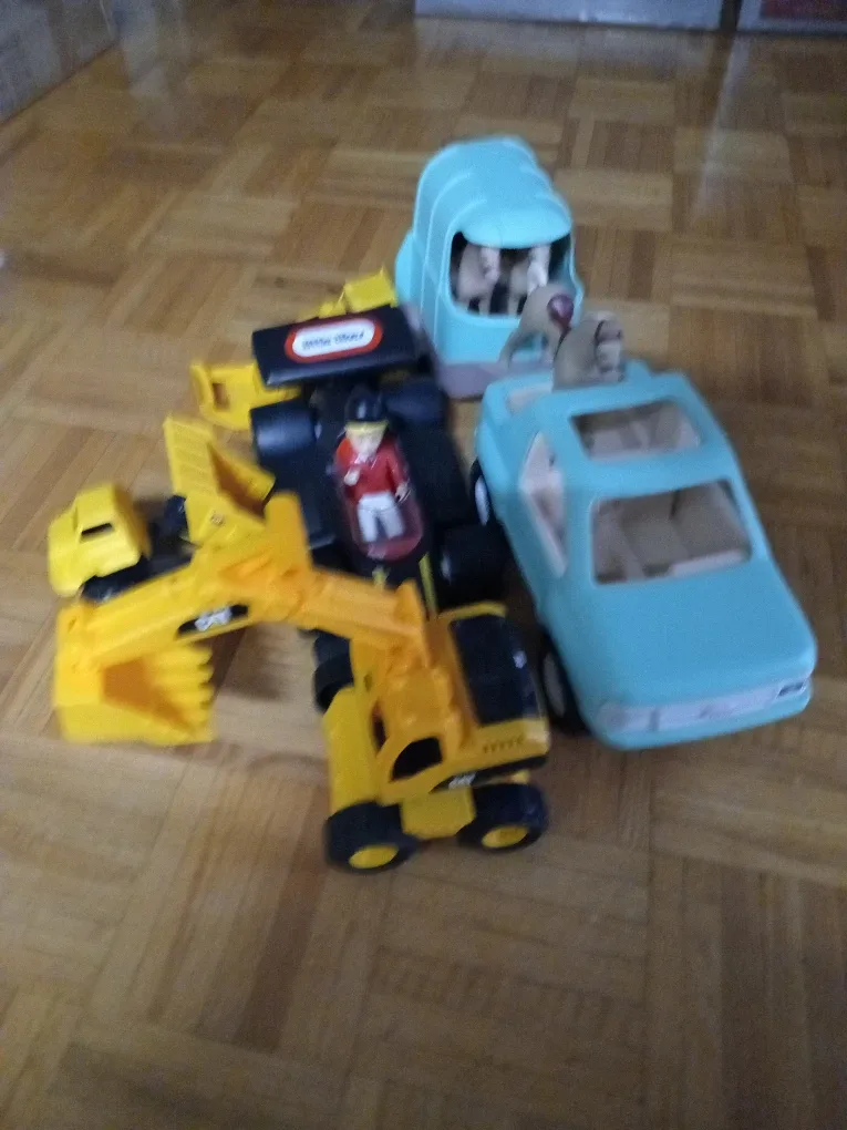 Little Tikes & CAT Toy Truck Set image indicator(3)