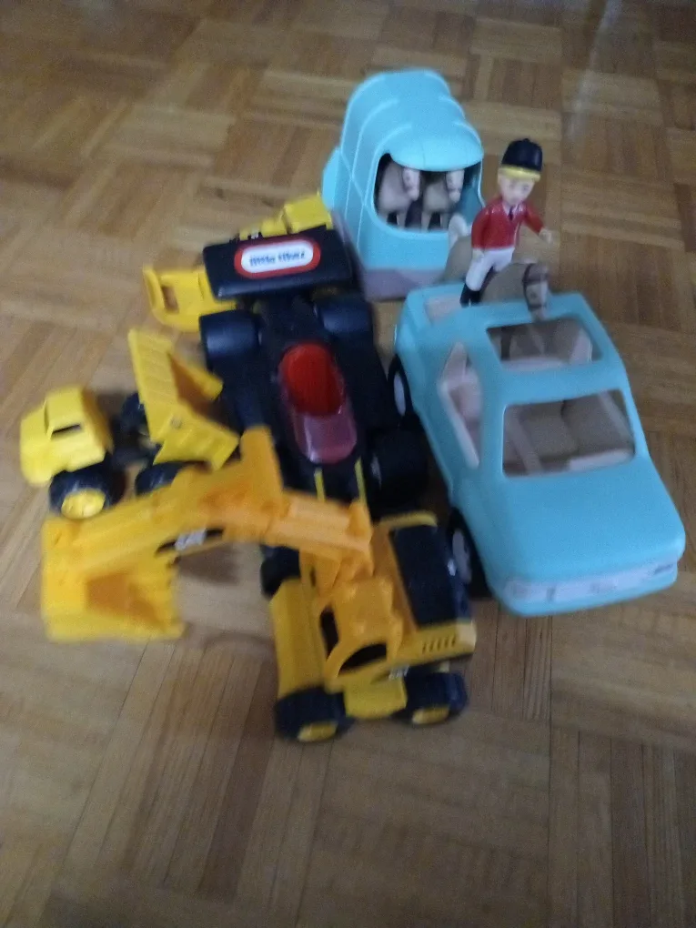 Little Tikes & CAT Toy Truck Set image indicator(4)