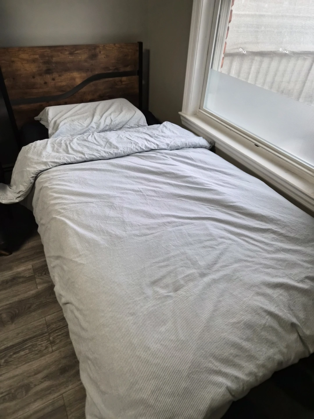 ​$40!  - Twin Bed (Frame + High-Quality Linenspa Mattress)