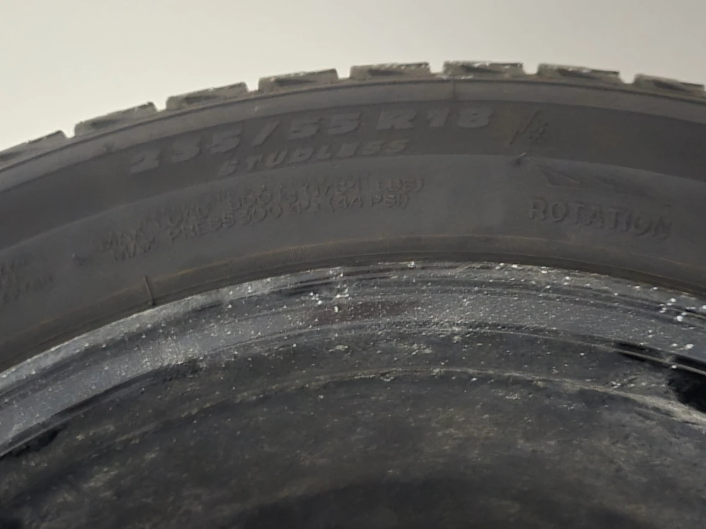 Michlen snow tires used 2 seasons only 235/55 R18 on rims - photo 3