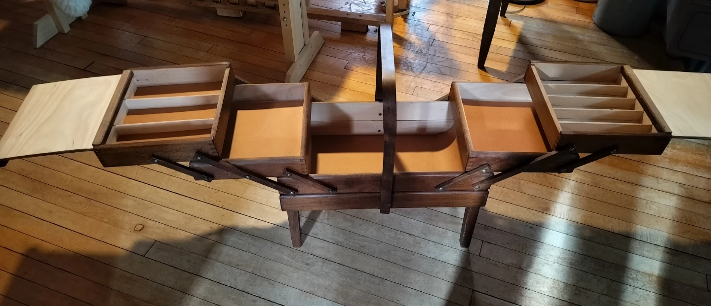 Vintage Wooden Sewing Box - photo 2