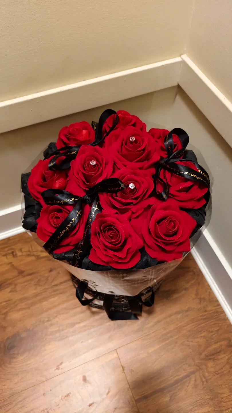 Red Rose Flower Bouquet image indicator(2)