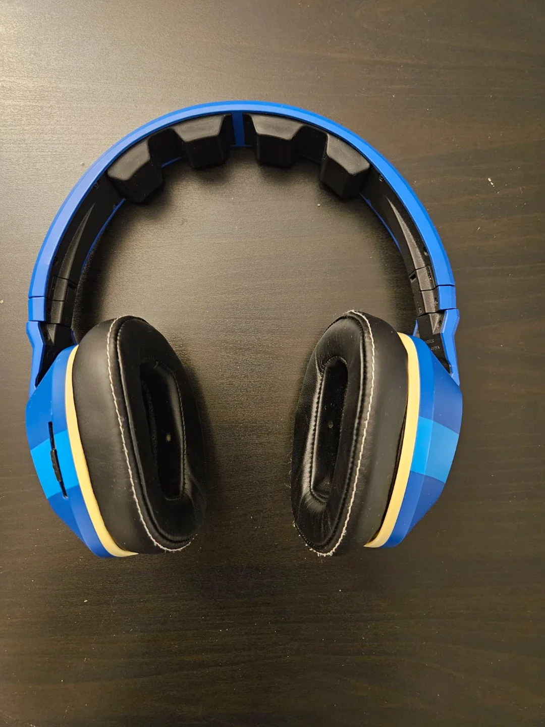 Limited Edition Skullcandy crusher headphones thumbnail
