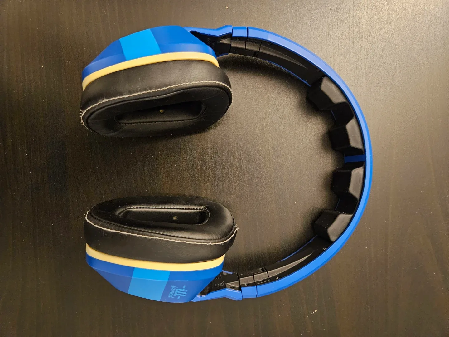 Limited Edition Skullcandy crusher headphones image indicator(4)