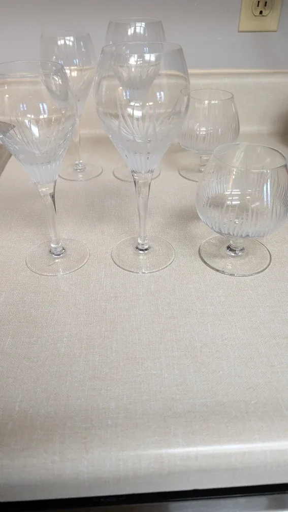 Set of 6 Etched Glass Wine Glasses image indicator(3)