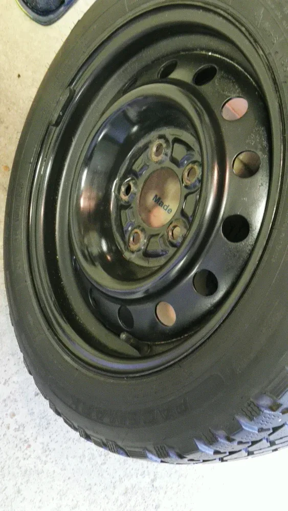 Set of 4 Snow Tires- 185-60R15 (pacemark)Goodyear image indicator(5)