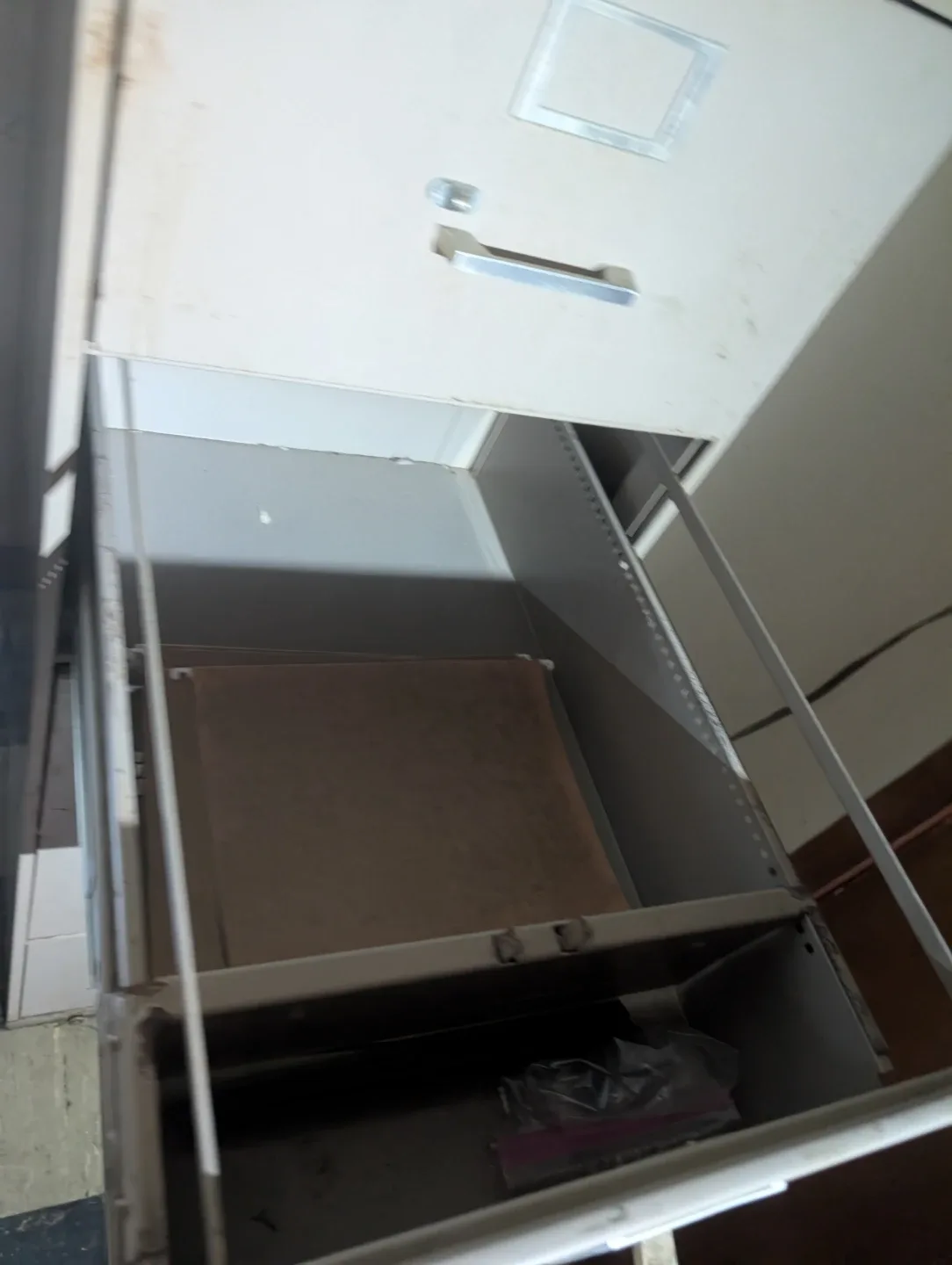 Used Metal Filing Cabinet - Beige image indicator(4)