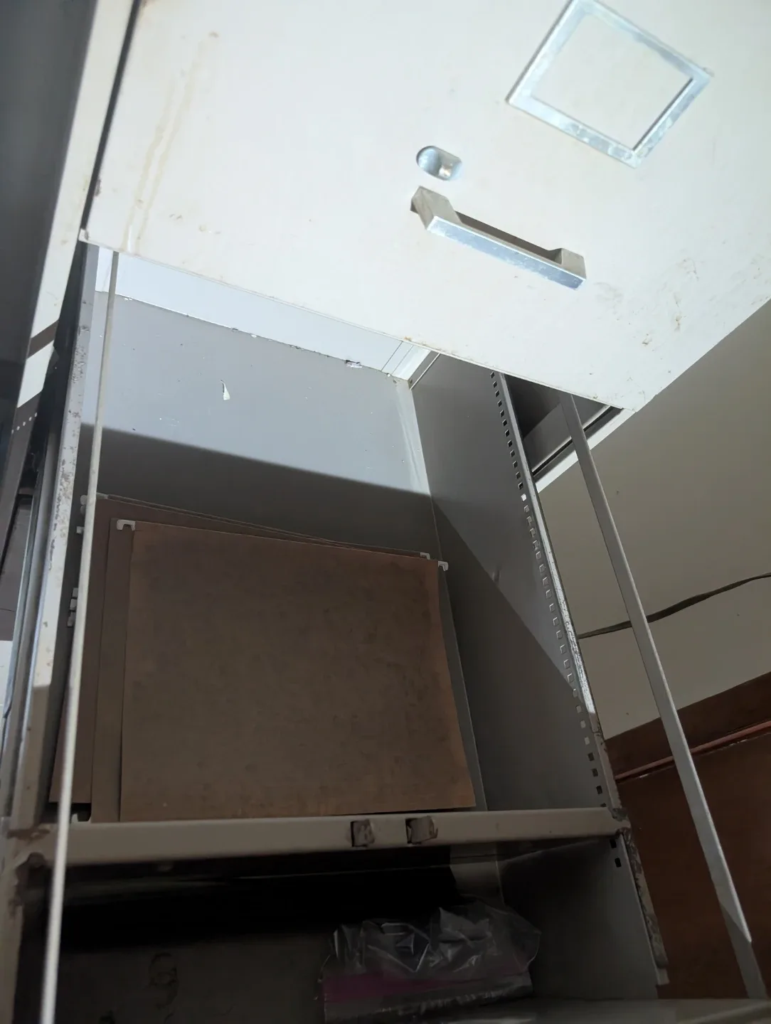 Used Metal Filing Cabinet - Beige image indicator(5)